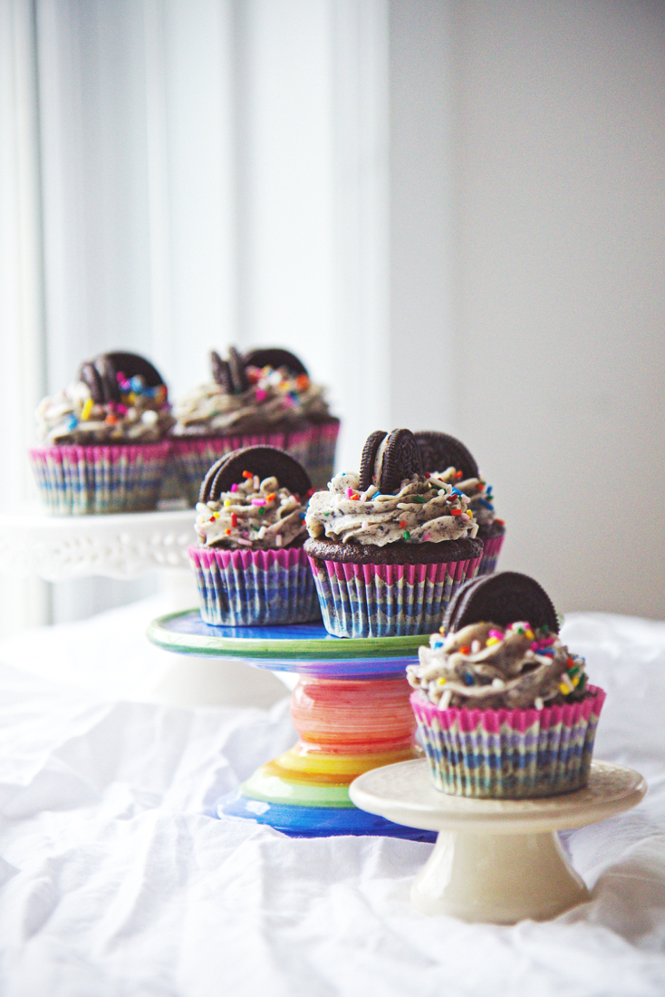 Birthday Cake Oreo Cupcakes | La Pêche Fraîche