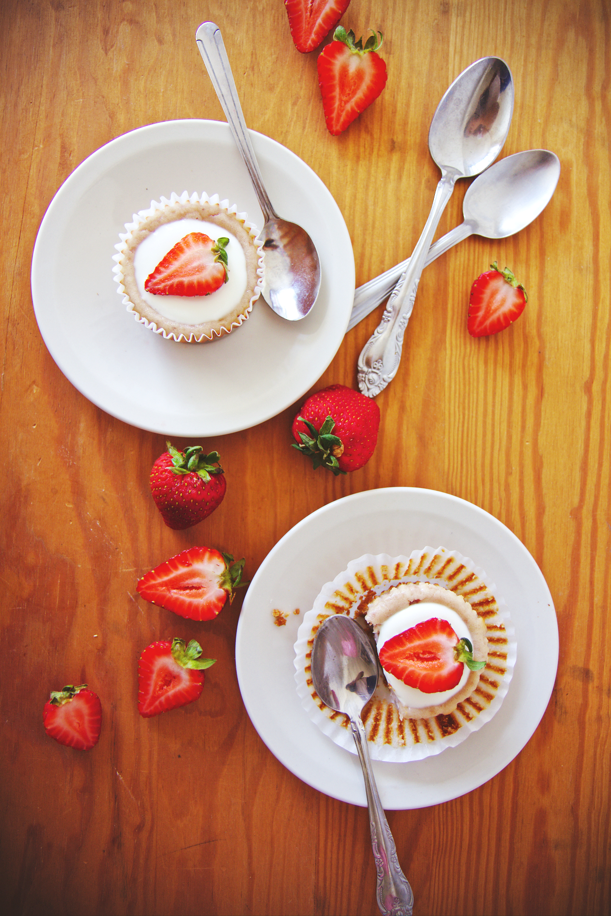 Mini Strawberry Cheesecakes | La Pêche Fraîche