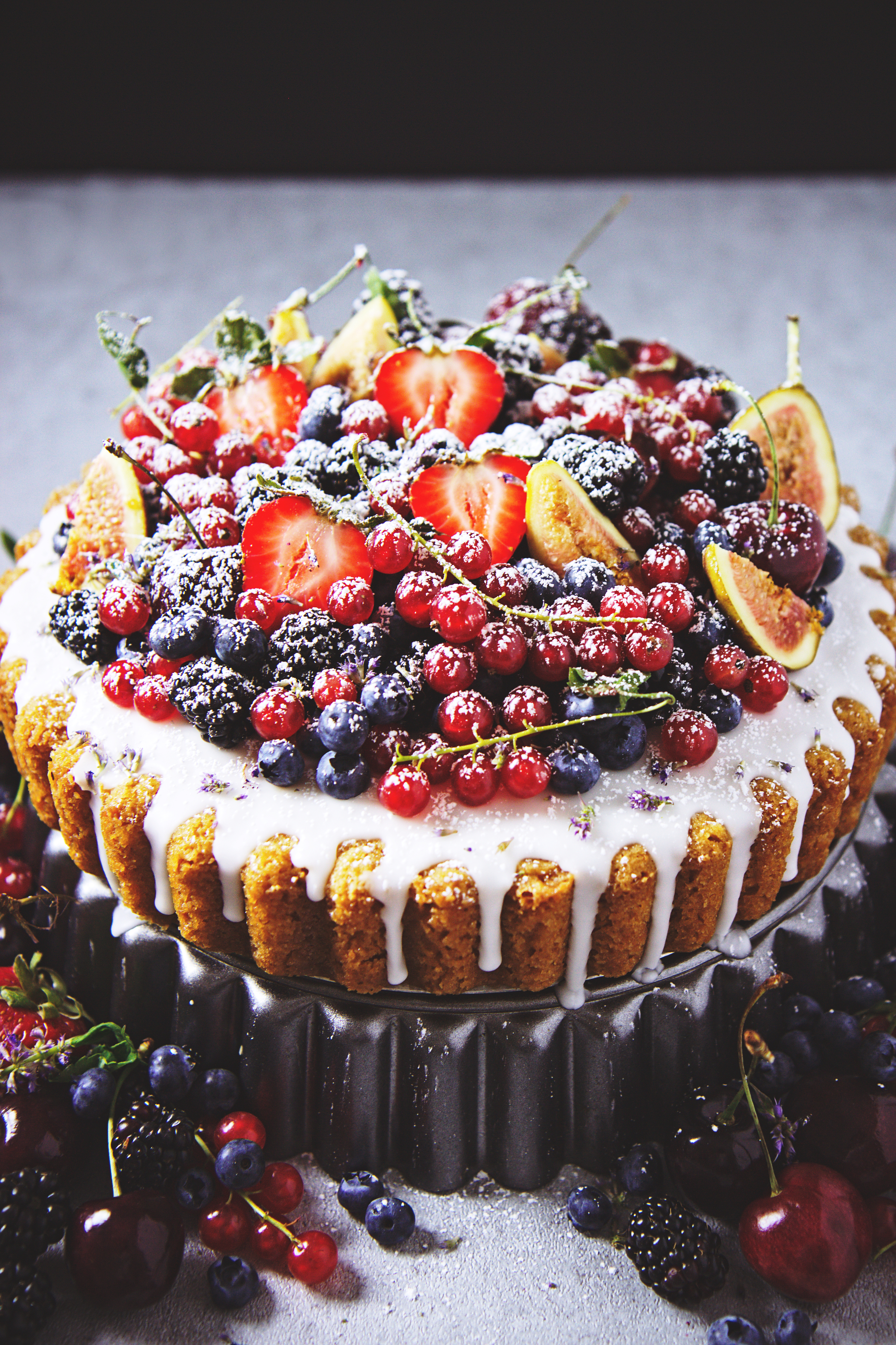 Vegan Summer Fruit and Coconut Cake | La Pêche Fraîche